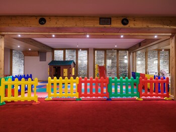 Hotel Piandineve (هتل پیاندینو) Childrens Area