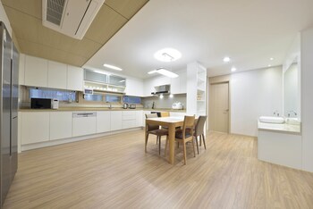 Geoje Jisefo Family Residence In-Room Kitchen