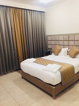 Rangers Hotel Guestroom