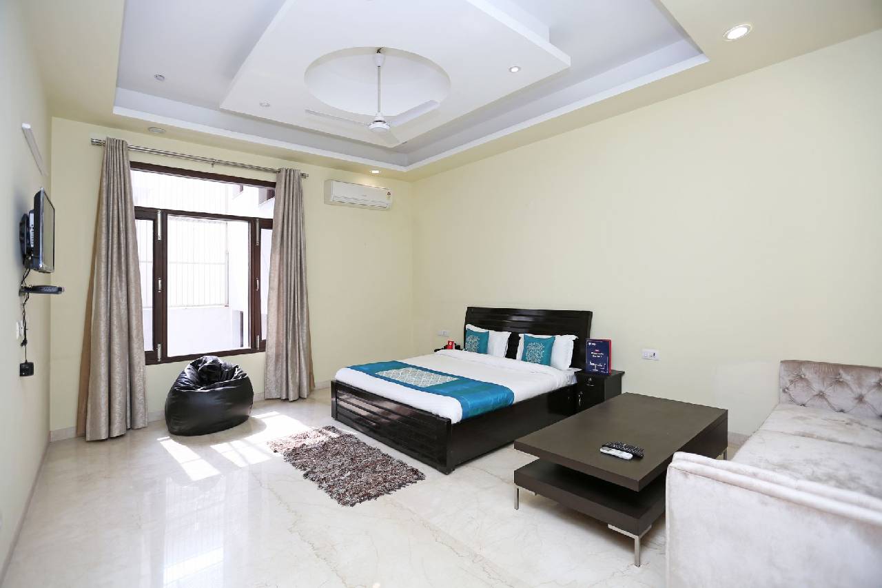 Oyo 9072 Noida Dreamz 