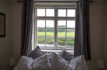The Chainbridge Inn ( چینبریدج این) Guestroom View