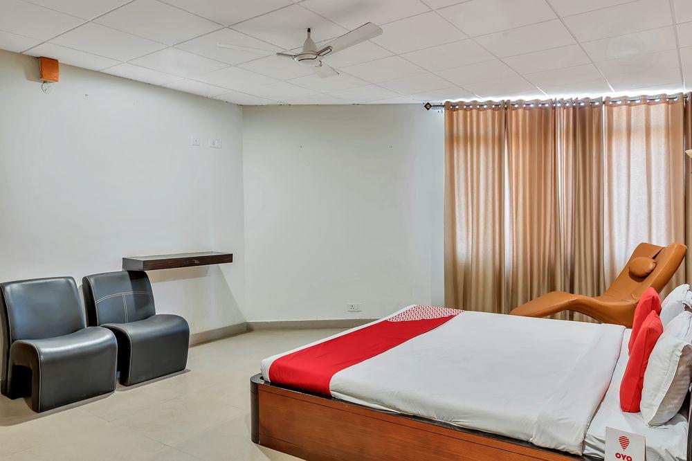 Oyo 11614 Hotel Vvip Stays 