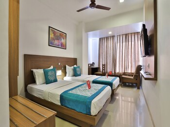 Oyo 9626 Hotel Kalyan Guestroom