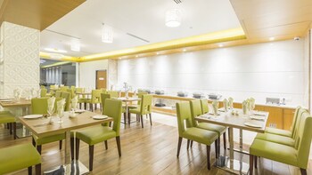 Sai International Hotel Dining