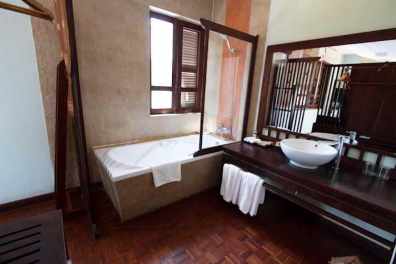 Indigo House Hotel Room