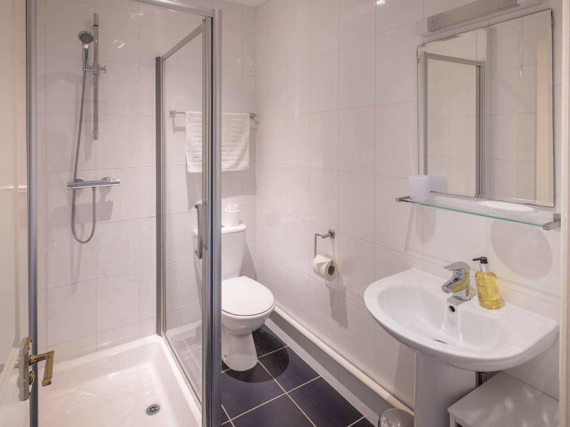 Luccombe Villa Holiday Apartments (لوككومب ویلا هالیدی آپارتمنتس) 