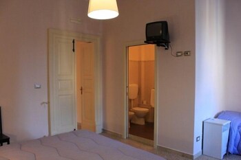 Etna Akmè Guestroom