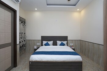 Hotel Redisston @ Noida Guestroom