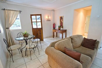 Mose Street Apartments Living Area