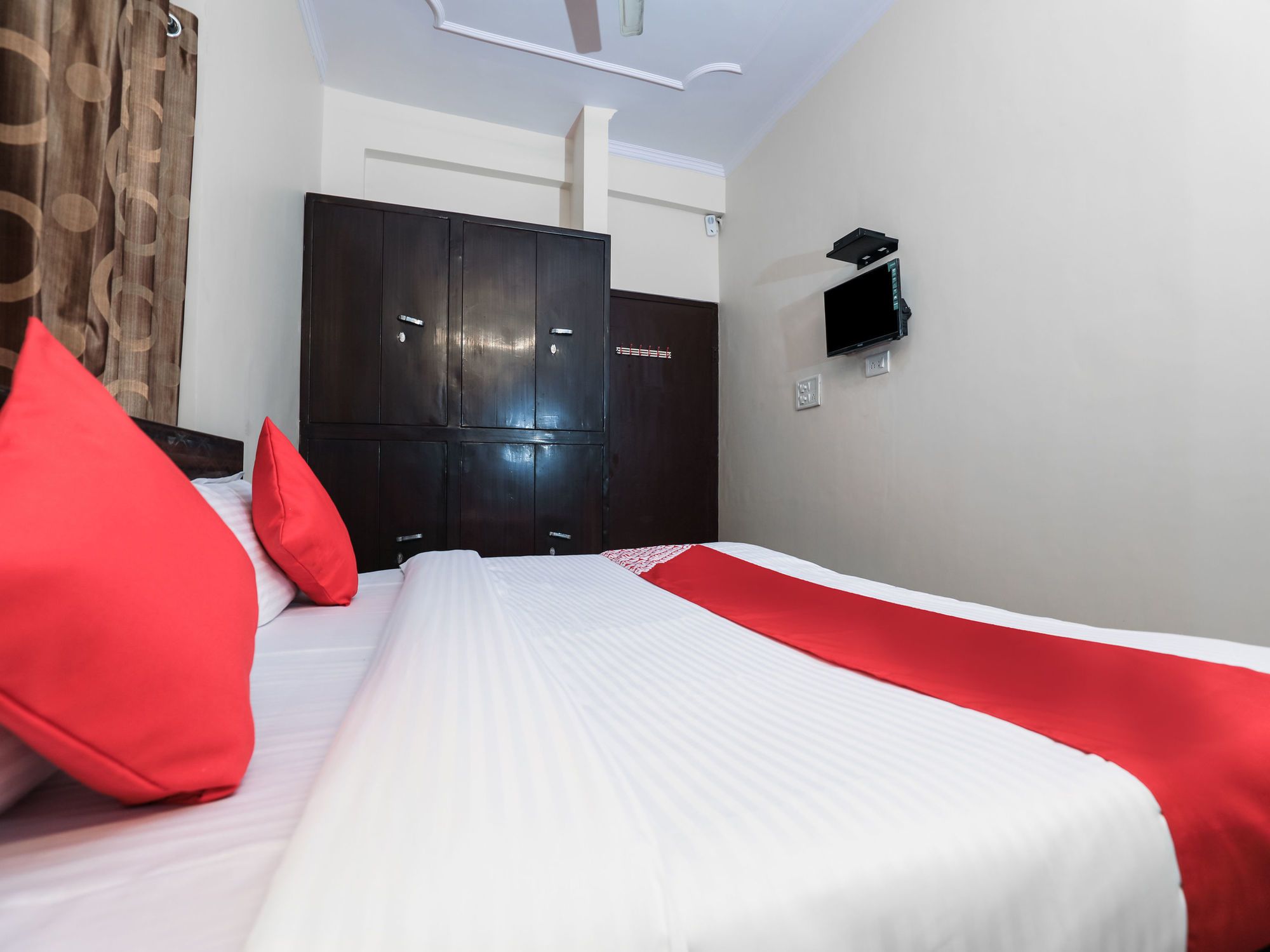 Oyo 14911 New Airport Residency 