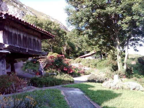 Casas Rurales El Corberu 