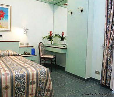 Le Petit Hotel 