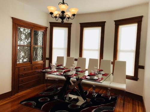 Boston Luxury Suites (بوستون لاکچری سوئیتس) 