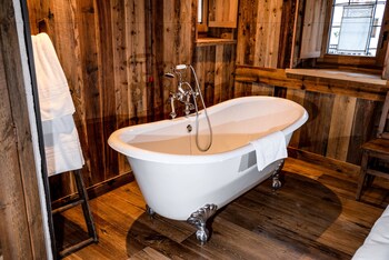 Hotel Du Grand Paradis & Wellness La Baita Deep Soaking Bathtub