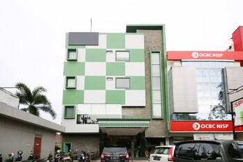 Airy Kertak Baru Ilir Lambung Mangkurat 32 Banjarmasin Hotel Front