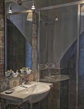 Le Sette Perle Bathroom