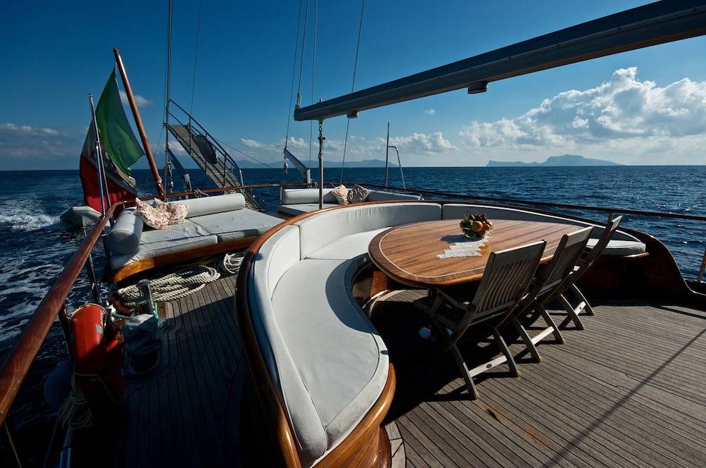 Plaghia Charter Boat&breakfast Exterior