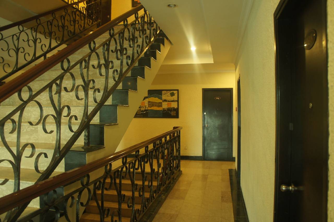 Sky View Hotel (اسکای ویو هتل) 