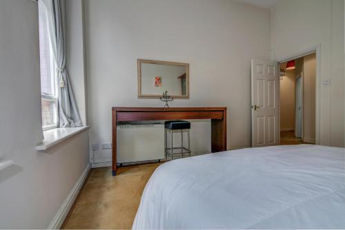 Bright Spacious 2br Central Manchester Flat For 4 