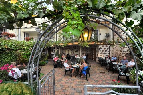 Winzerhotel Und Restaurant Zum Moselstrand 