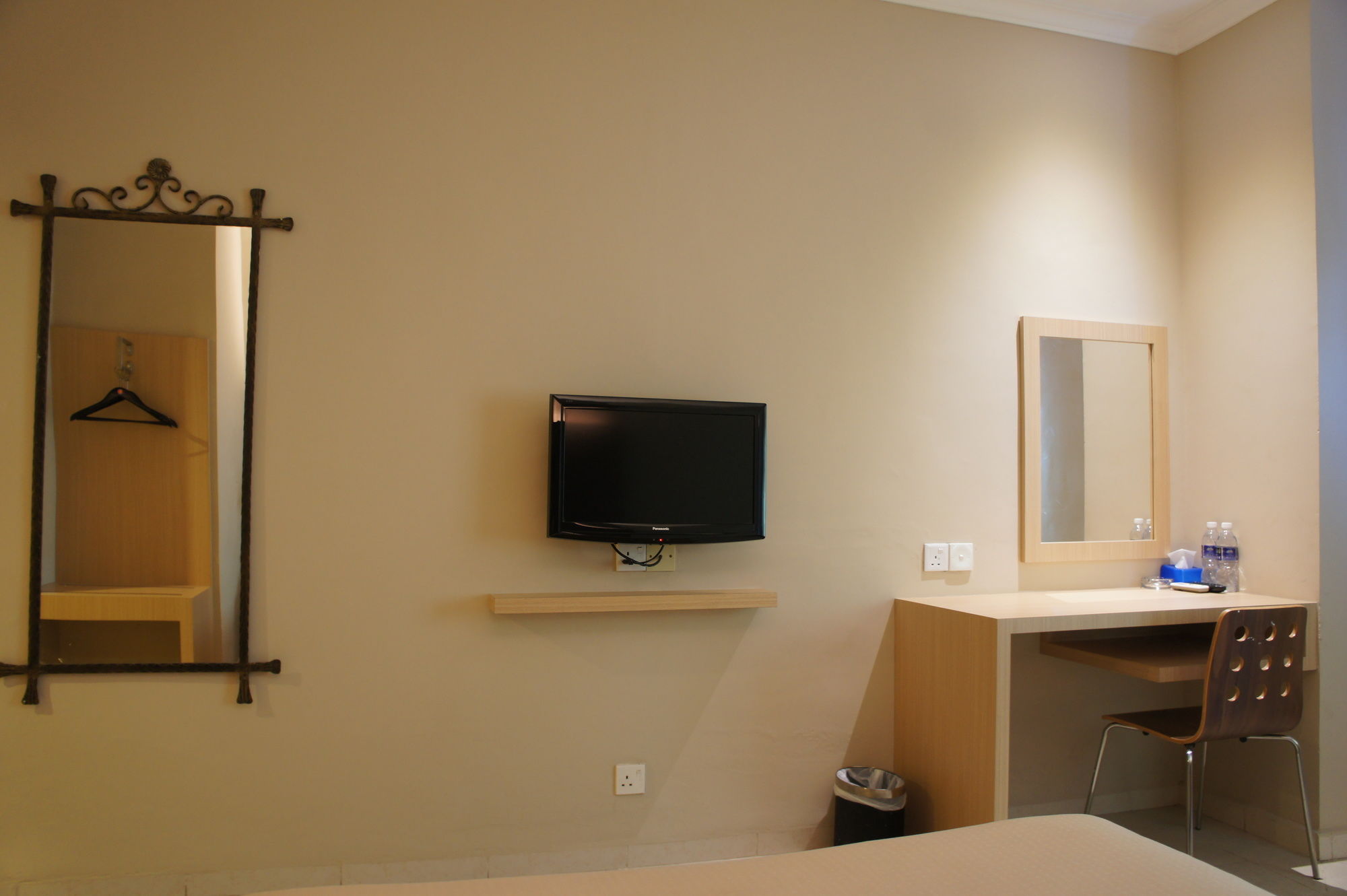 Sky View Hotel (اسکای ویو هتل) 
