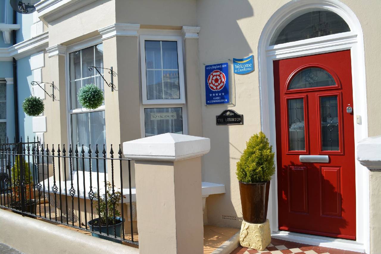 Loriston Guest House (لوریستون گست هاوس) 