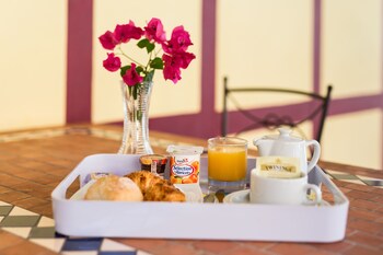 La Belle Etoile & Villa Soleil Breakfast Area