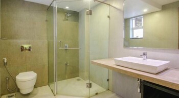 Zondela Inn Luxury Apartments Bathroom