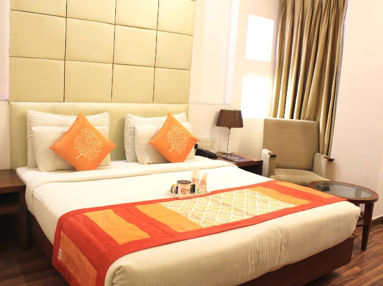 Oyo Premium Neelam Chowk 