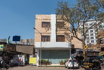 Oyo 8490 Hotel Grandeur Exterior