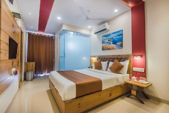 Oyo 8490 Hotel Grandeur Guestroom