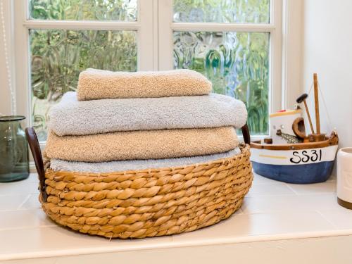 Riverbank Cottage 