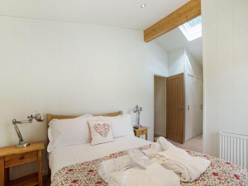 1 Streamside Looe 