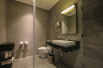 Two Seasons Coron Bayside Hotel (توو سیزنس كورون بیسید هتل) Guestroom