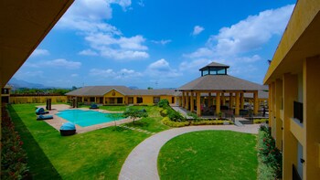 Tropical Retreat Property Amenity