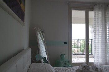 Aurora Tower Apartment Guestroom