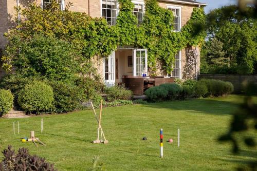 Vicarage House & Pool House 