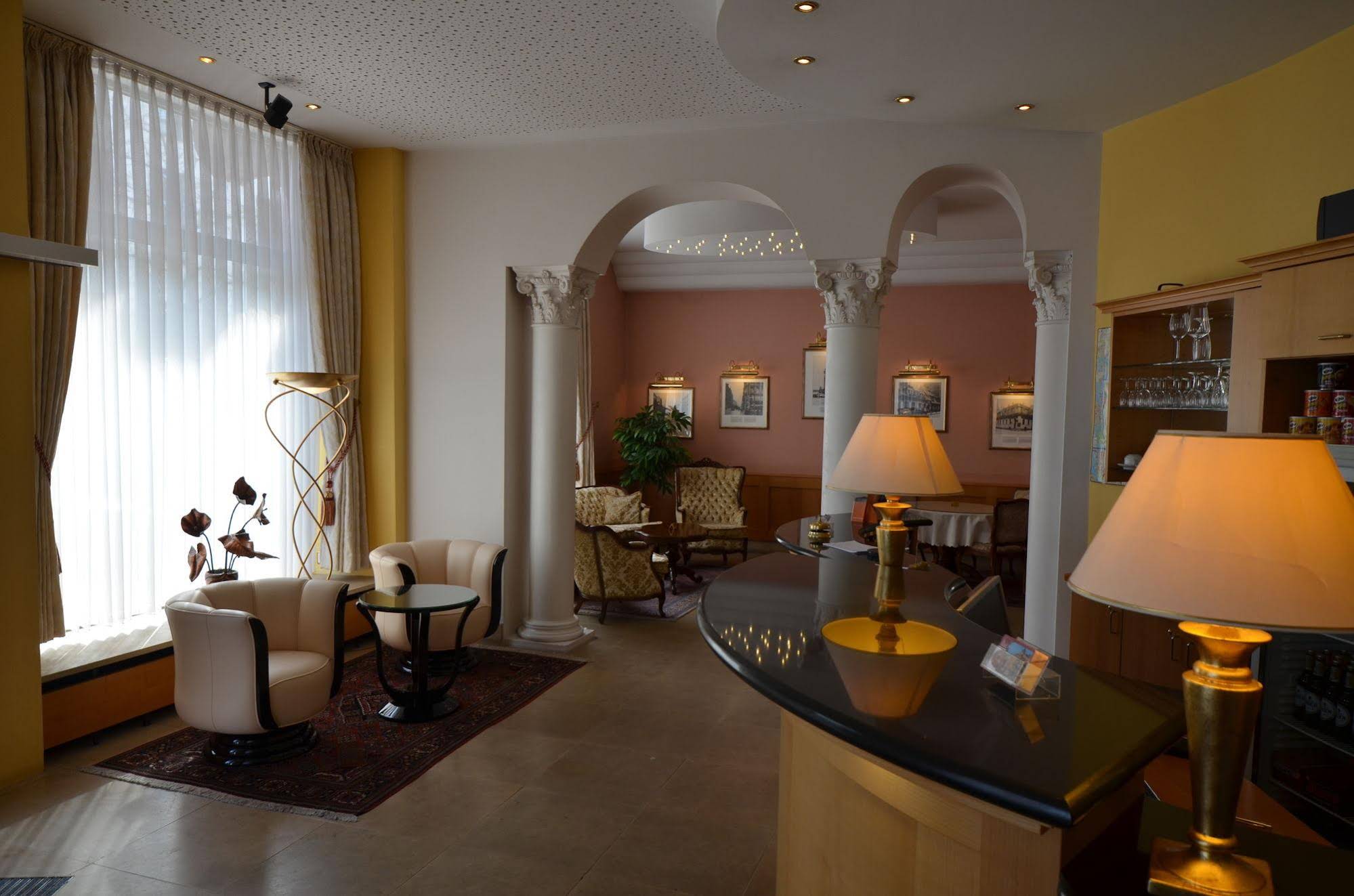 Hotel Mack (هتل ماک) 