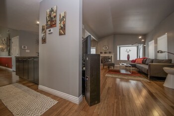 Immaculate 4bed 7min To Vegas Strip Living Area