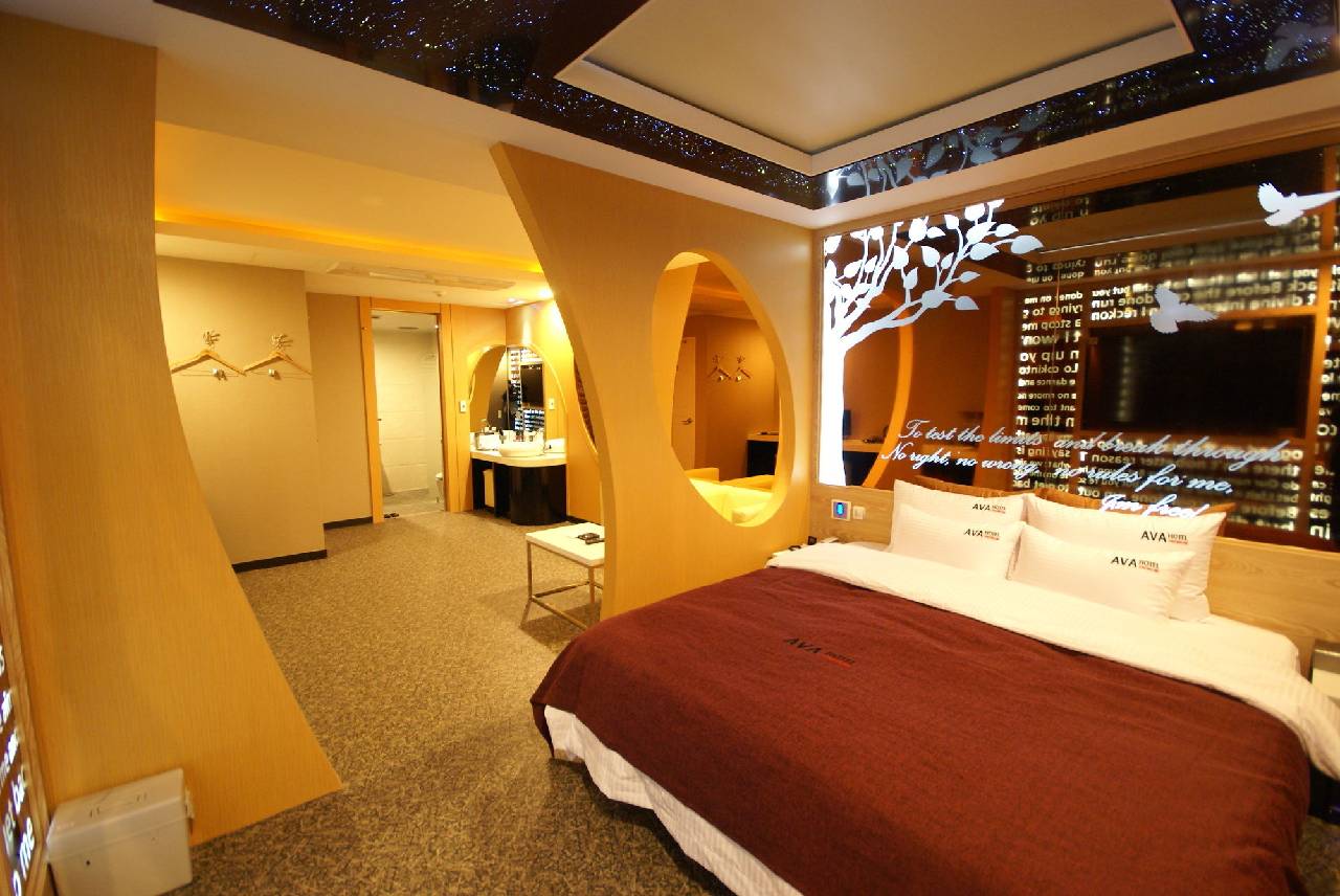 Ava Hotel Changwon (آوا هتل چانگوون) 