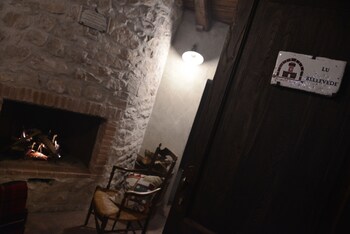 Robur Marsorum (روبور مارسوروم) Fireplace