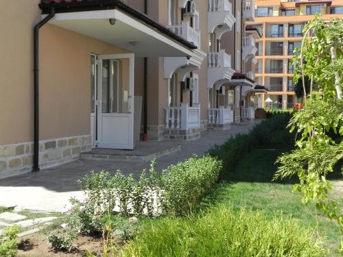 Villa Antorini Apartments (ویلا آنتورینی آپارتمنتس) 