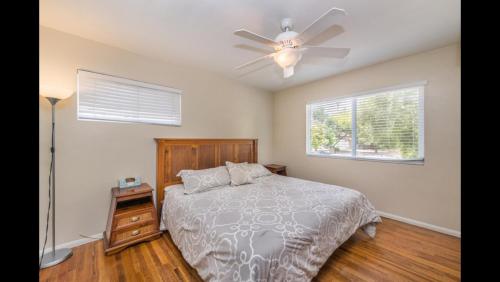 Adorable House Only A Few Miles From The Strip (آدورابل هاوس اونلی آ فو میلس فروم  استریپ) 