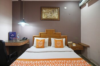 Oyo 7147 Hotel Madhur Regency Guestroom