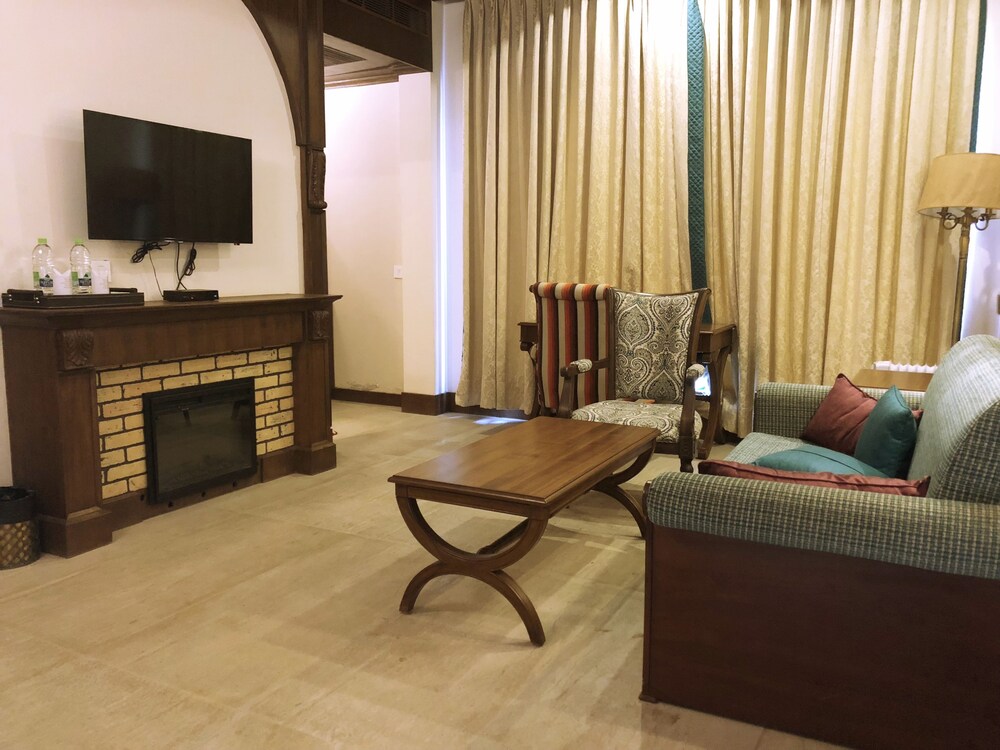 Iris Resort And Spa Guestroom