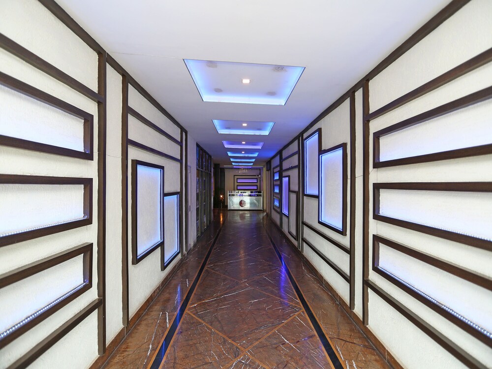 Oyo 3336 Hotel Mantri Residency Hallway