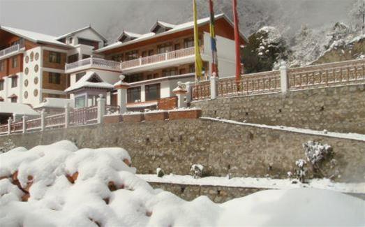 Yarlam Resort 