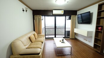 Nontsee Apartment Living Area