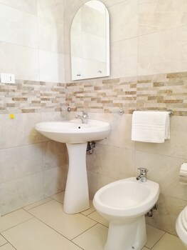 Apulia Tourist Mancaversa Bathroom
