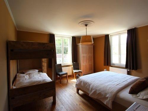 Au Petit Château (آو پتیت چâتیو) 